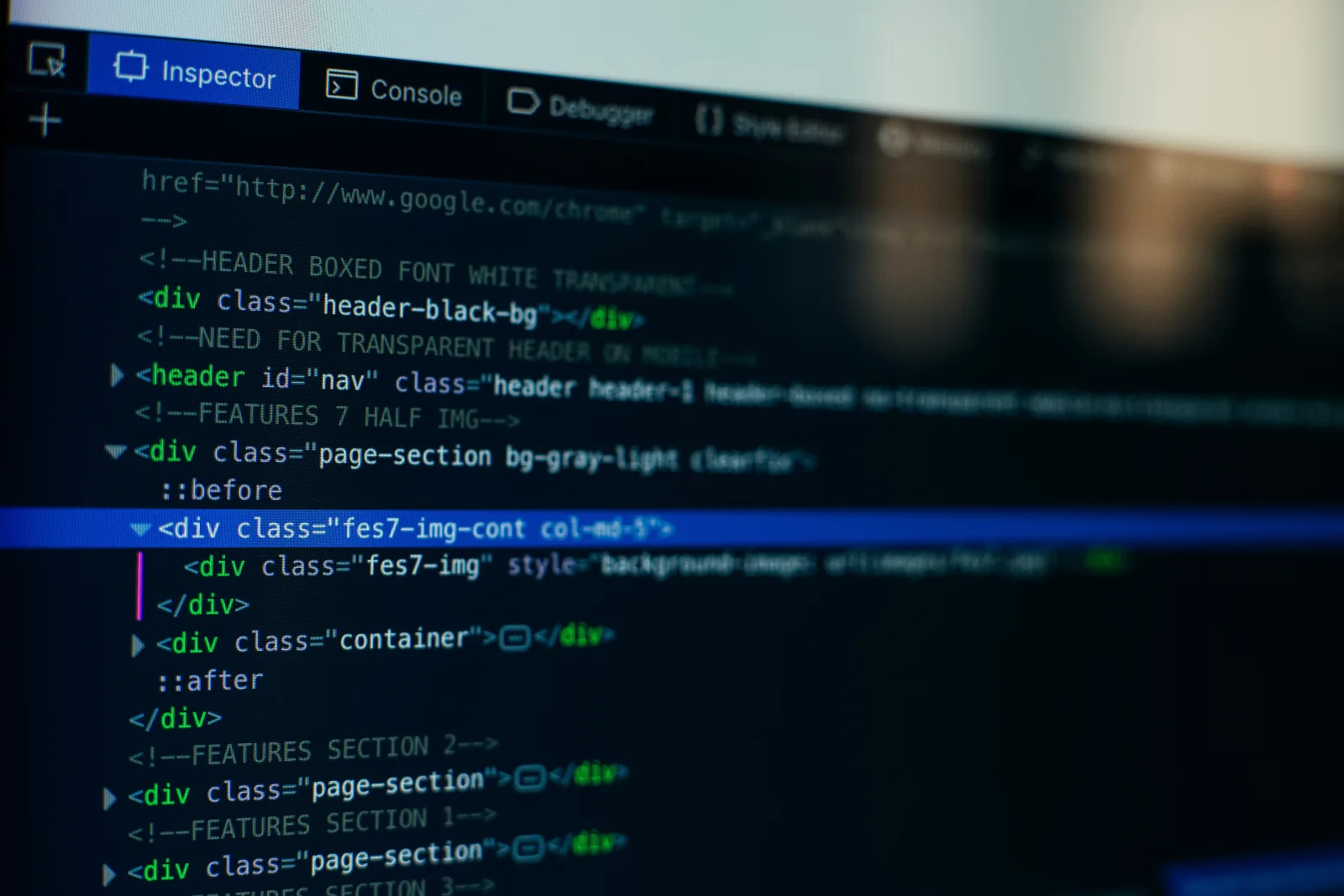 Ein Computerbildschirm voller Programmcode.